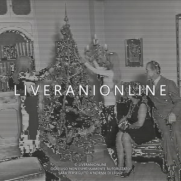 NEG -1969 MILANO RETROSPETTIVA DORI GHEZZI CANTANTE NELLA FOTO DORI GHEZZI A NATALE CON LA FAMIGLIA AG ALDO LIVERANI SAS