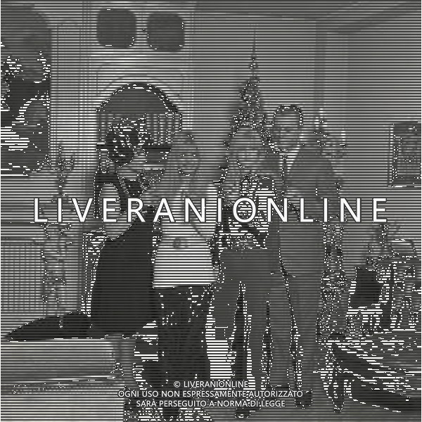 NEG -1969 MILANO RETROSPETTIVA DORI GHEZZI CANTANTE NELLA FOTO DORI GHEZZI A NATALE CON LA FAMIGLIA AG ALDO LIVERANI SAS