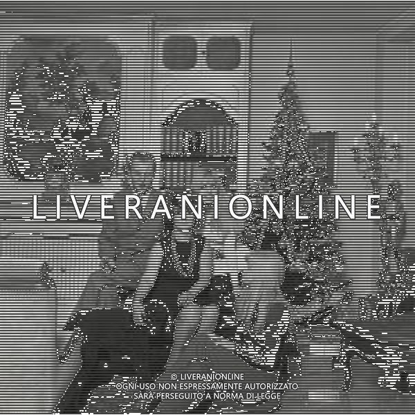NEG -1969 MILANO RETROSPETTIVA DORI GHEZZI CANTANTE NELLA FOTO DORI GHEZZI A NATALE CON LA FAMIGLIA AG ALDO LIVERANI SAS