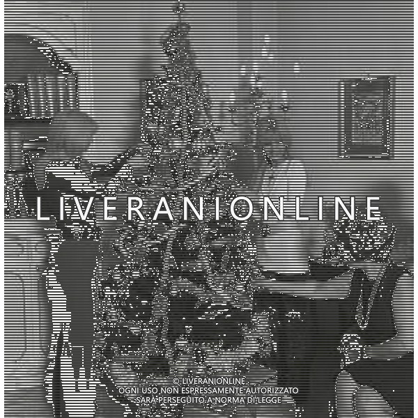NEG -1969 MILANO RETROSPETTIVA DORI GHEZZI CANTANTE NELLA FOTO DORI GHEZZI A NATALE CON LA FAMIGLIA AG ALDO LIVERANI SAS