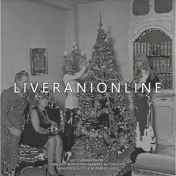 NEG -1969 MILANO RETROSPETTIVA DORI GHEZZI CANTANTE NELLA FOTO DORI GHEZZI A NATALE CON LA FAMIGLIA AG ALDO LIVERANI SAS