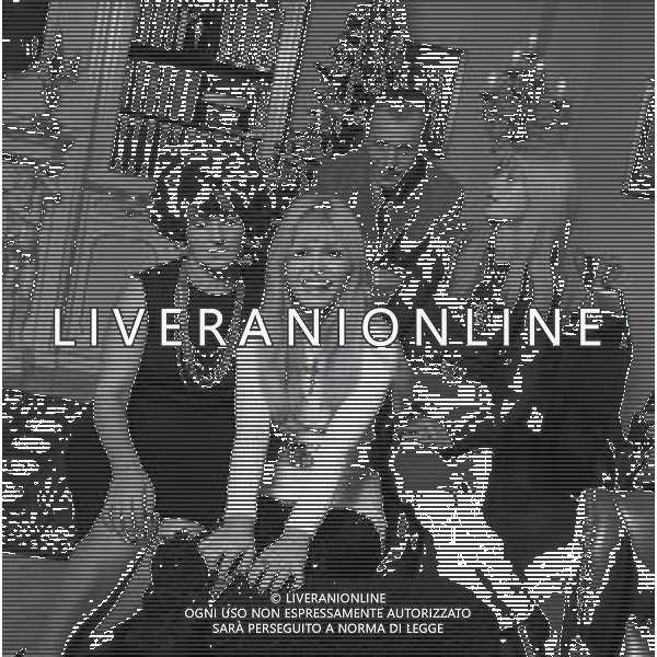 NEG -1969 MILANO RETROSPETTIVA DORI GHEZZI CANTANTE NELLA FOTO DORI GHEZZI A NATALE CON LA FAMIGLIA AG ALDO LIVERANI SAS