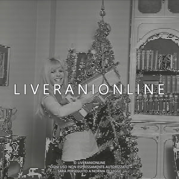 NEG -1969 MILANO RETROSPETTIVA DORI GHEZZI CANTANTE NELLA FOTO DORI GHEZZI A NATALE CON LA FAMIGLIA AG ALDO LIVERANI SAS