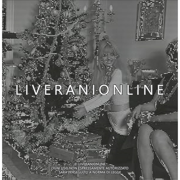 NEG -1969 MILANO RETROSPETTIVA DORI GHEZZI CANTANTE NELLA FOTO DORI GHEZZI A NATALE CON LA FAMIGLIA AG ALDO LIVERANI SAS
