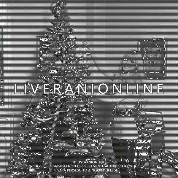 NEG -1969 MILANO RETROSPETTIVA DORI GHEZZI CANTANTE NELLA FOTO DORI GHEZZI A NATALE CON LA FAMIGLIA AG ALDO LIVERANI SAS
