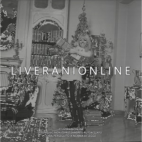 NEG -1969 MILANO RETROSPETTIVA DORI GHEZZI CANTANTE NELLA FOTO DORI GHEZZI A NATALE CON LA FAMIGLIA AG ALDO LIVERANI SAS