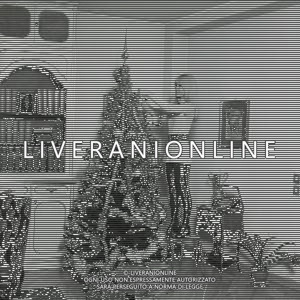 NEG -1969 MILANO RETROSPETTIVA DORI GHEZZI CANTANTE NELLA FOTO DORI GHEZZI A NATALE CON LA FAMIGLIA AG ALDO LIVERANI SAS