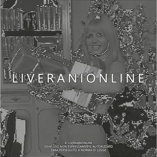 NEG -1969 MILANO RETROSPETTIVA DORI GHEZZI CANTANTE NELLA FOTO DORI GHEZZI A NATALE CON LA FAMIGLIA AG ALDO LIVERANI SAS