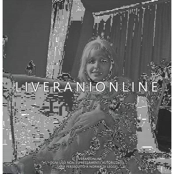 NEG-RETROSPETTIVA DORI GHEZZI CANTANTE NELLA FOTO DORI GHEZZI NELLA SUA ABITAZIONE NELL\'ANNO 1970 AG ALDO LIVERANI SAS