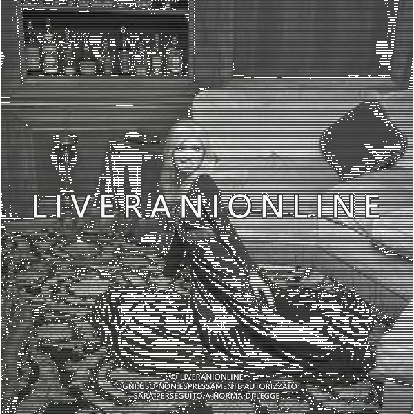 NEG-RETROSPETTIVA DORI GHEZZI CANTANTE NELLA FOTO DORI GHEZZI NELLA SUA ABITAZIONE NELL\'ANNO 1970 AG ALDO LIVERANI SAS