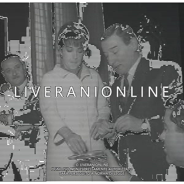 NEG-RETROSPETTIVA RENATO RASCEL ATTORE NELLA FOTO RENATO RASCEL CON HUGUETTE CARTIER A MILANO PER IL LORO MATRIMONIO IL GIORNO 03-01-1966 AG ALDO LIVERANI SAS