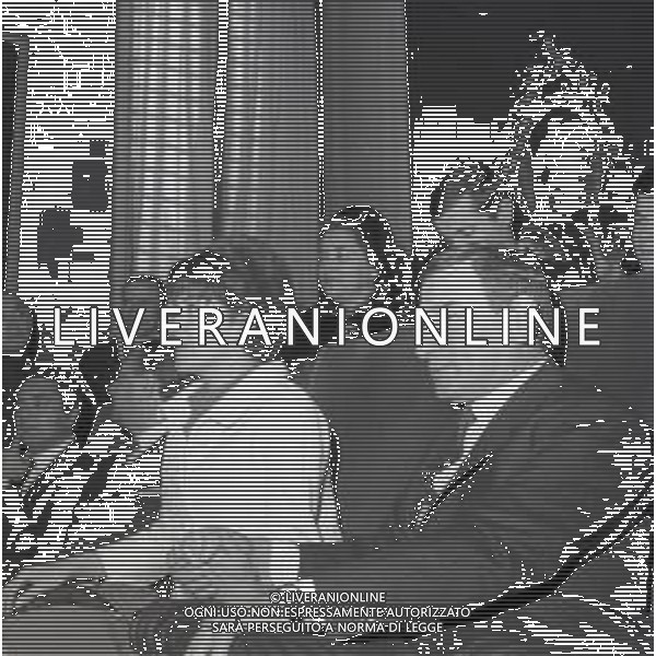 NEG-RETROSPETTIVA RENATO RASCEL ATTORE NELLA FOTO RENATO RASCEL CON HUGUETTE CARTIER A MILANO PER IL LORO MATRIMONIO IL GIORNO 03-01-1966 AG ALDO LIVERANI SAS