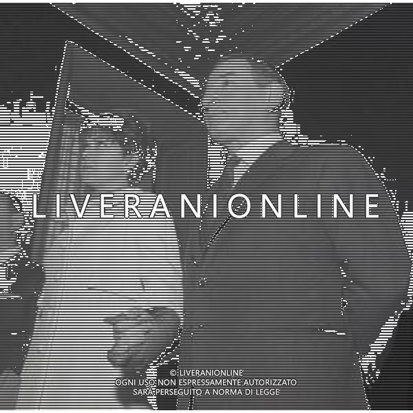 NEG-RETROSPETTIVA RENATO RASCEL ATTORE NELLA FOTO RENATO RASCEL CON HUGUETTE CARTIER A MILANO PER IL LORO MATRIMONIO IL GIORNO 03-01-1966 AG ALDO LIVERANI SAS