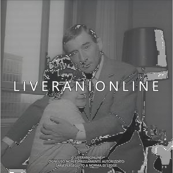 NEG-RETROSPETTIVA RENATO RASCEL ATTORE NELLA FOTO RENATO RASCEL CON HUGUETTE CARTIER A MILANO IL GIORNO 03-01-1966 AG ALDO LIVERANI SAS