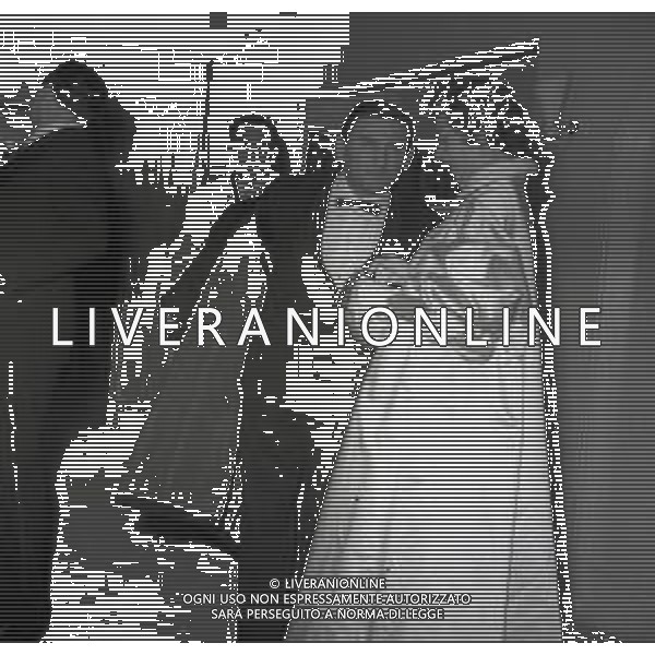 NEG-RETROSPETTIVA RENATO RASCEL ATTORE NELLA FOTO RENATO RASCEL NELL\'ANNO 1950 A ROMA ALLA PRIMA CINEMATOGRAFICA LA TUNICA AG ALDO LIVERANI SAS 