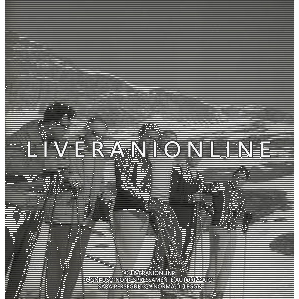 NEG-RETROSPETTIVA RENATO RASCEL ATTORE NELLA FOTO RENATO RASCEL A CERVINIA NELL\'ANNO 1965 AG ALDO LIVERANI SAS  