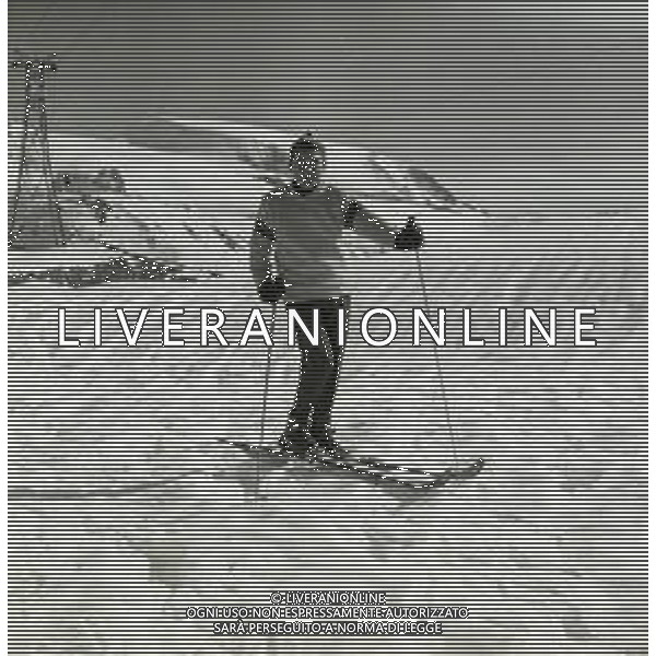 NEG-RETROSPETTIVA RENATO RASCEL ATTORE NELLA FOTO RENATO RASCEL A CERVINIA NELL\'ANNO 1965 AG ALDO LIVERANI SAS  
