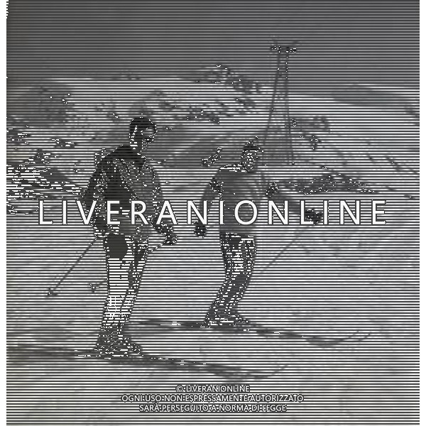 NEG-RETROSPETTIVA RENATO RASCEL ATTORE NELLA FOTO RENATO RASCEL A CERVINIA NELL\'ANNO 1965 AG ALDO LIVERANI SAS  