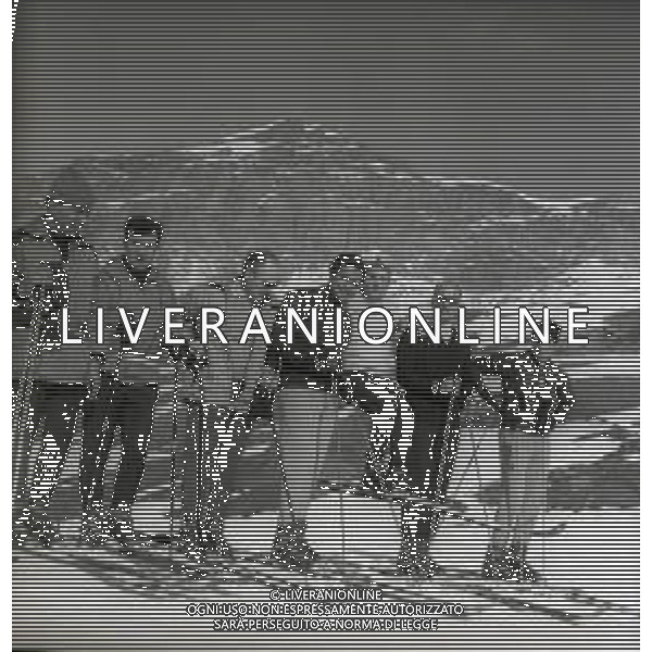 NEG-RETROSPETTIVA RENATO RASCEL ATTORE NELLA FOTO RENATO RASCEL A CERVINIA NELL\'ANNO 1965 AG ALDO LIVERANI SAS  