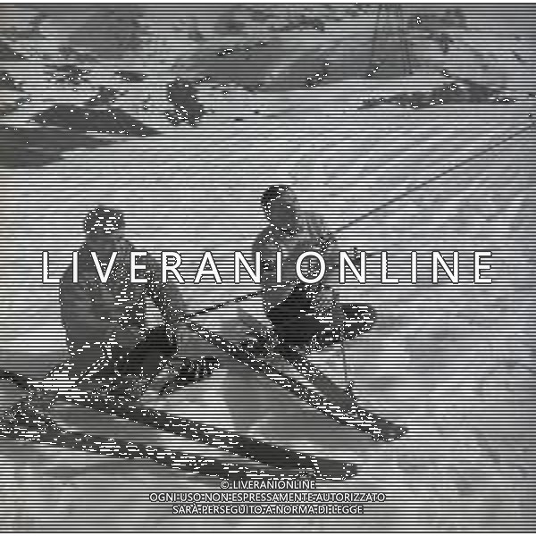 NEG-RETROSPETTIVA RENATO RASCEL ATTORE NELLA FOTO RENATO RASCEL A CERVINIA NELL\'ANNO 1965 AG ALDO LIVERANI SAS  