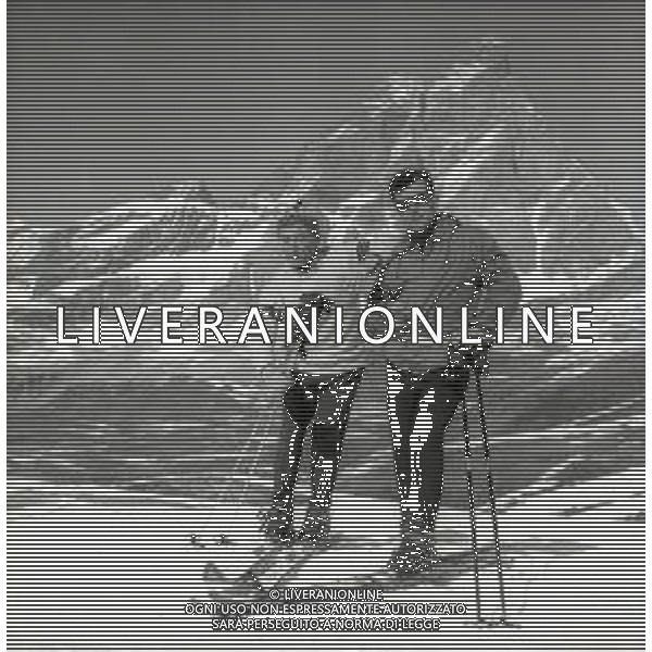 NEG-RETROSPETTIVA RENATO RASCEL ATTORE NELLA FOTO RENATO RASCEL A CERVINIA NELL\'ANNO 1965 AG ALDO LIVERANI SAS  