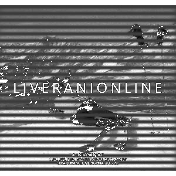 NEG-RETROSPETTIVA RENATO RASCEL ATTORE NELLA FOTO RENATO RASCEL A CERVINIA NELL\'ANNO 1965 AG ALDO LIVERANI SAS  