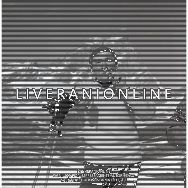 NEG-RETROSPETTIVA RENATO RASCEL ATTORE NELLA FOTO RENATO RASCEL A CERVINIA NELL\'ANNO 1965 AG ALDO LIVERANI SAS  