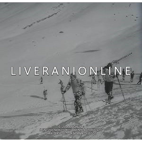 NEG-RETROSPETTIVA RENATO RASCEL ATTORE NELLA FOTO RENATO RASCEL A CERVINIA NELL\'ANNO 1965 AG ALDO LIVERANI SAS  