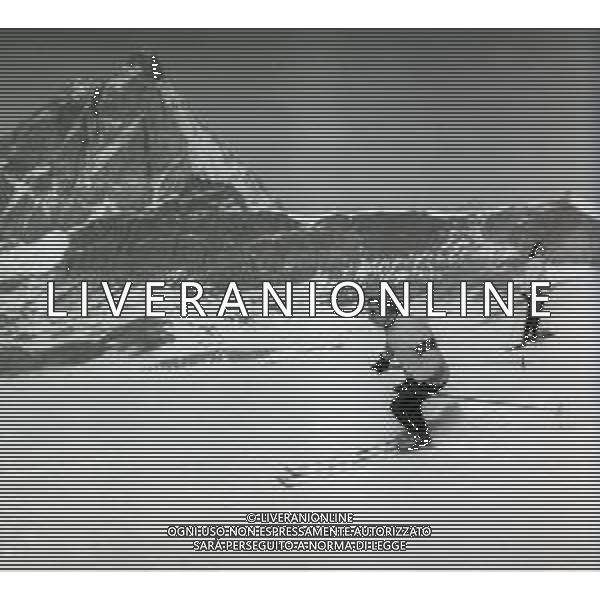 NEG-RETROSPETTIVA RENATO RASCEL ATTORE NELLA FOTO RENATO RASCEL A CERVINIA NELL\'ANNO 1965 AG ALDO LIVERANI SAS  