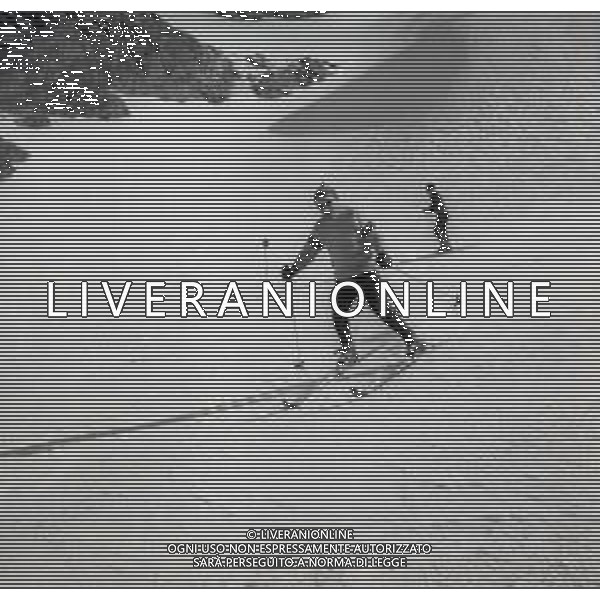NEG-RETROSPETTIVA RENATO RASCEL ATTORE NELLA FOTO RENATO RASCEL A CERVINIA NELL\'ANNO 1965 AG ALDO LIVERANI SAS  