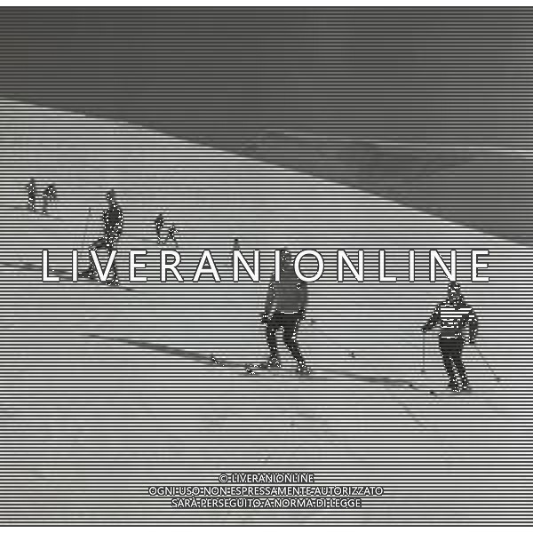 NEG-RETROSPETTIVA RENATO RASCEL ATTORE NELLA FOTO RENATO RASCEL A CERVINIA NELL\'ANNO 1965 AG ALDO LIVERANI SAS  