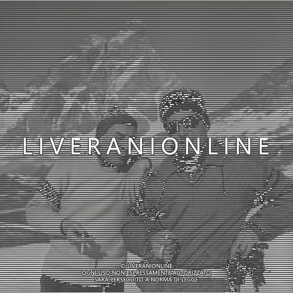NEG-RETROSPETTIVA RENATO RASCEL ATTORE NELLA FOTO RENATO RASCEL A CERVINIA NELL\'ANNO 1965 AG ALDO LIVERANI SAS  