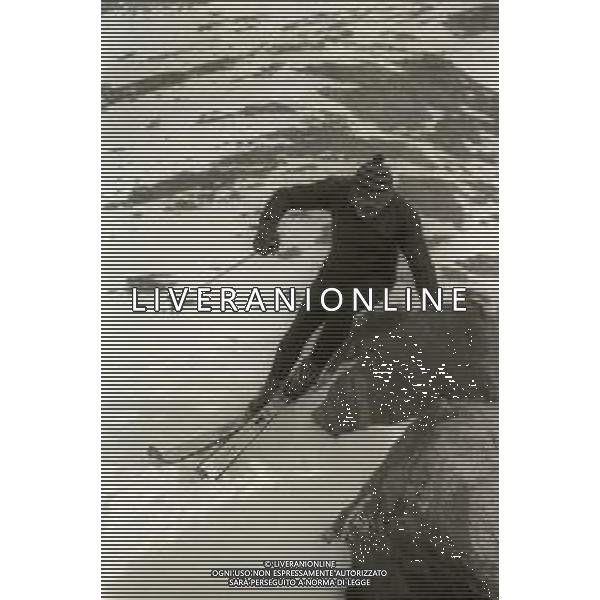 NEG-RETROSPETTIVA RENATO RASCEL ATTORE NELLA FOTO RENATO RASCEL A CERVINIA NELL\'ANNO 1965 AG ALDO LIVERANI SAS  