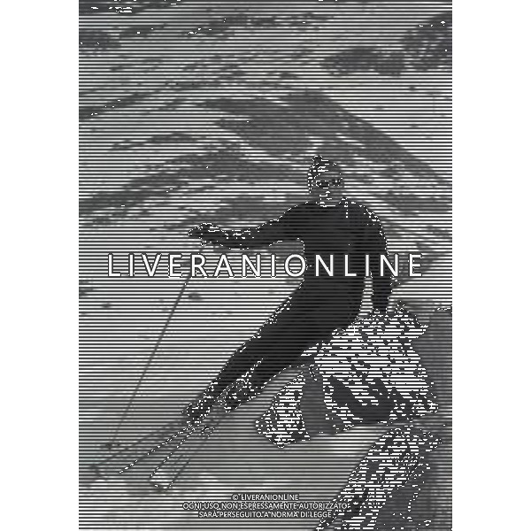 NEG-RETROSPETTIVA RENATO RASCEL ATTORE NELLA FOTO RENATO RASCEL A CERVINIA NELL\'ANNO 1965 AG ALDO LIVERANI SAS  