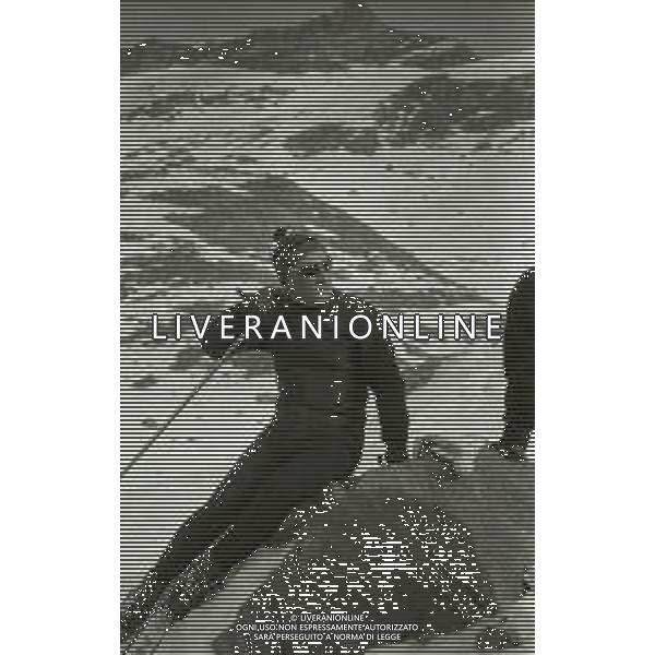NEG-RETROSPETTIVA RENATO RASCEL ATTORE NELLA FOTO RENATO RASCEL A CERVINIA NELL\'ANNO 1965 AG ALDO LIVERANI SAS  