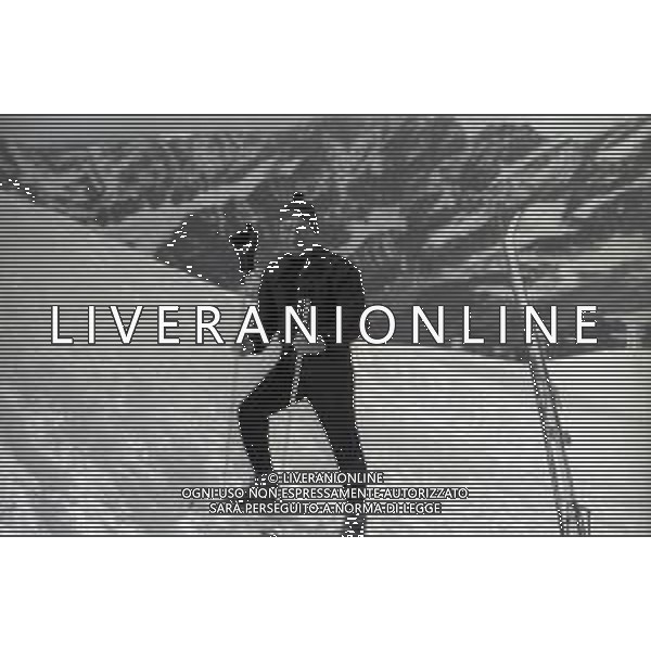 NEG-RETROSPETTIVA RENATO RASCEL ATTORE NELLA FOTO RENATO RASCEL A CERVINIA NELL\'ANNO 1965 AG ALDO LIVERANI SAS  