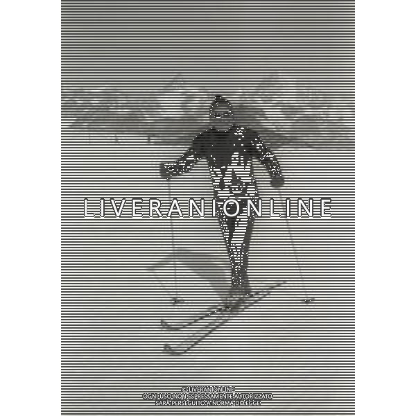 NEG-RETROSPETTIVA RENATO RASCEL ATTORE NELLA FOTO RENATO RASCEL A CERVINIA NELL\'ANNO 1965 AG ALDO LIVERANI SAS  