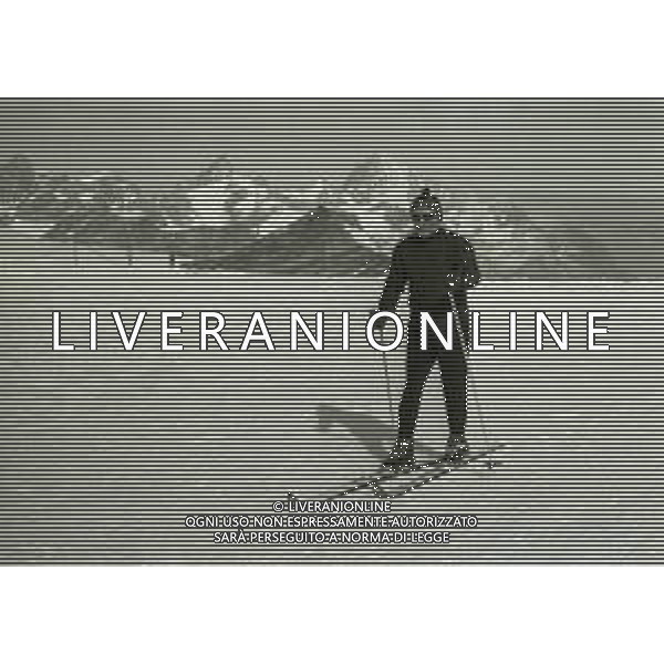 NEG-RETROSPETTIVA RENATO RASCEL ATTORE NELLA FOTO RENATO RASCEL A CERVINIA NELL\'ANNO 1965 AG ALDO LIVERANI SAS  