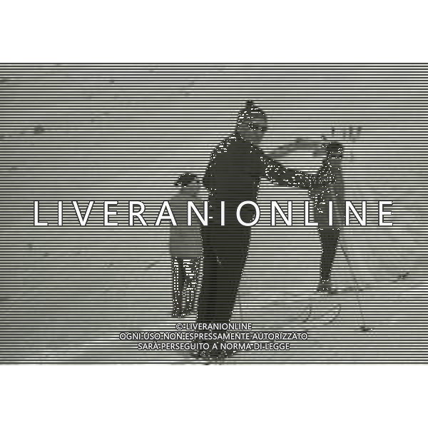 NEG-RETROSPETTIVA RENATO RASCEL ATTORE NELLA FOTO RENATO RASCEL A CERVINIA NELL\'ANNO 1965 AG ALDO LIVERANI SAS  