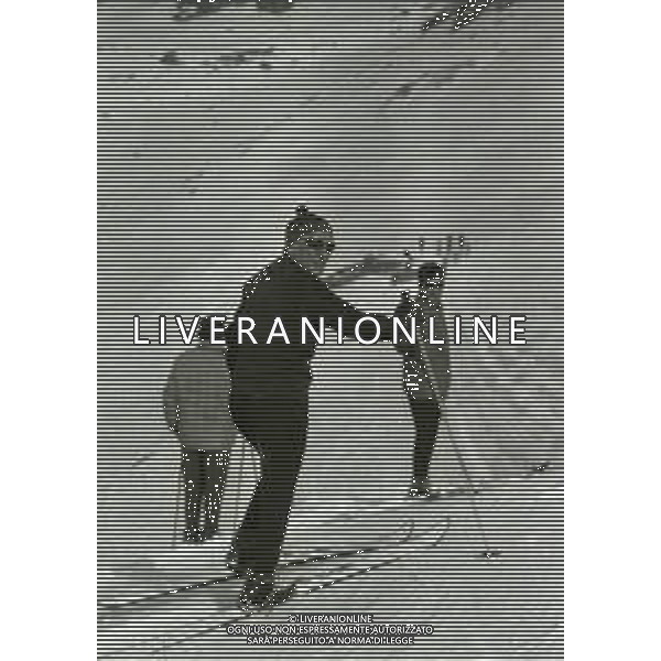 NEG-RETROSPETTIVA RENATO RASCEL ATTORE NELLA FOTO RENATO RASCEL A CERVINIA NELL\'ANNO 1965 AG ALDO LIVERANI SAS  