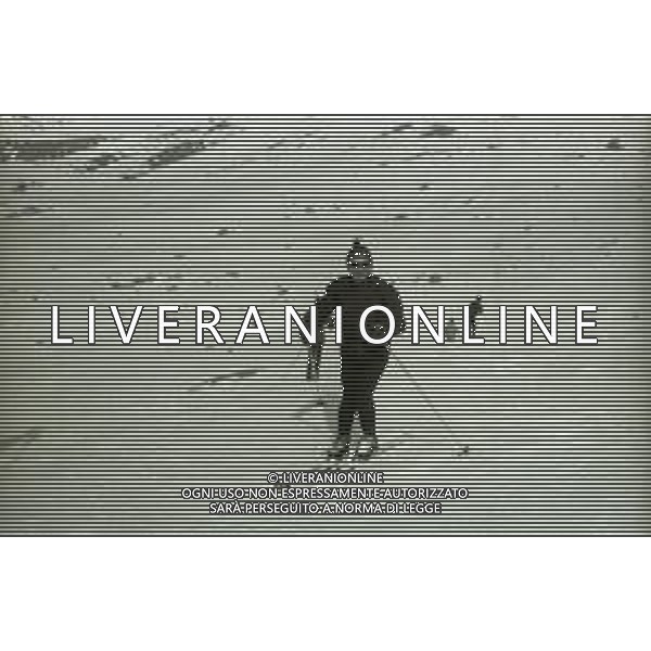 NEG-RETROSPETTIVA RENATO RASCEL ATTORE NELLA FOTO RENATO RASCEL A CERVINIA NELL\'ANNO 1965 AG ALDO LIVERANI SAS  