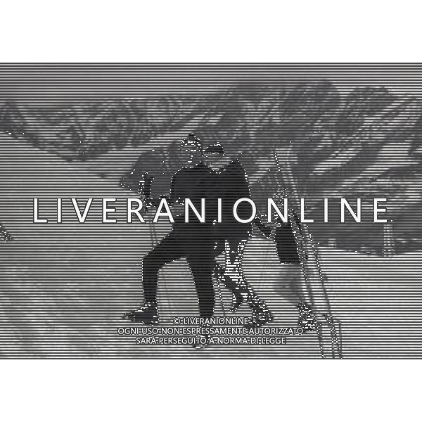 NEG-RETROSPETTIVA RENATO RASCEL ATTORE NELLA FOTO RENATO RASCEL A CERVINIA NELL\'ANNO 1965 AG ALDO LIVERANI SAS  