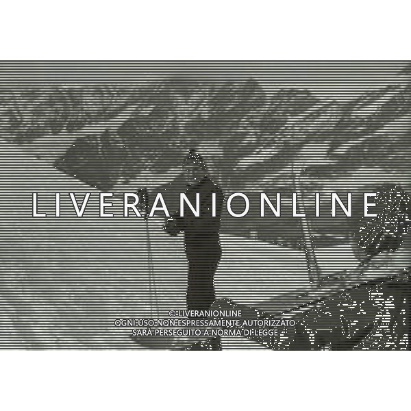 NEG-RETROSPETTIVA RENATO RASCEL ATTORE NELLA FOTO RENATO RASCEL A CERVINIA NELL\'ANNO 1965 AG ALDO LIVERANI SAS  