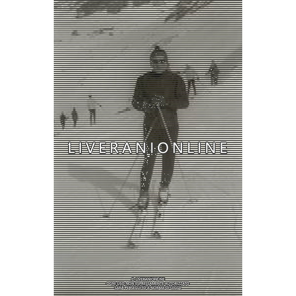 NEG-RETROSPETTIVA RENATO RASCEL ATTORE NELLA FOTO RENATO RASCEL A CERVINIA NELL\'ANNO 1965 AG ALDO LIVERANI SAS  