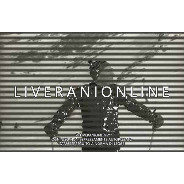 NEG-RETROSPETTIVA RENATO RASCEL ATTORE NELLA FOTO RENATO RASCEL A CERVINIA NELL\'ANNO 1965 AG ALDO LIVERANI SAS  