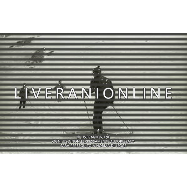 NEG-RETROSPETTIVA RENATO RASCEL ATTORE NELLA FOTO RENATO RASCEL A CERVINIA NELL\'ANNO 1965 AG ALDO LIVERANI SAS  