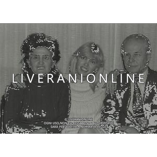 1983 MILANO RETROSPETTIVA DORI GHEZZI CANTANTE NELLA FOTO DORI GHEZZI CON I SUOI GENITORI AG ALDO LIVERANI SAS