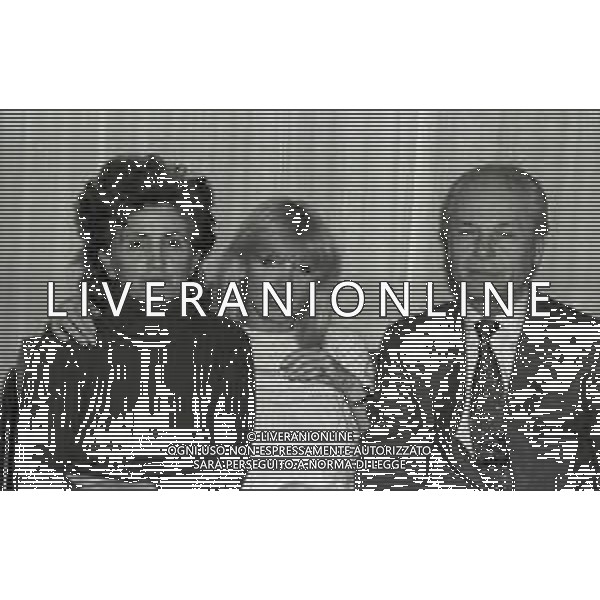 1983 MILANO RETROSPETTIVA DORI GHEZZI CANTANTE NELLA FOTO DORI GHEZZI CON I SUOI GENITORI AG ALDO LIVERANI SAS