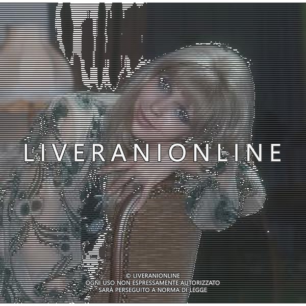COL-RETROSPETTIVA DORI GHEZZI CANTANTE NELLA FOTO DORI GHEZZI NELLA SUA ABITAZIONE NELL\'ANNO 1970 AG ALDO LIVERANI SAS