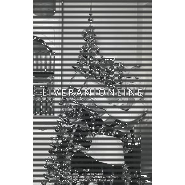 NEG-RETROSPETTIVA DORI GHEZZI CANTANTE NELLA FOTO DORI GHEZZI NELLA SUA ABITAZIONE NELL\'ANNO 1969 AG ALDO LIVERANI SAS